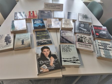 książki o holokauście - wystawa
