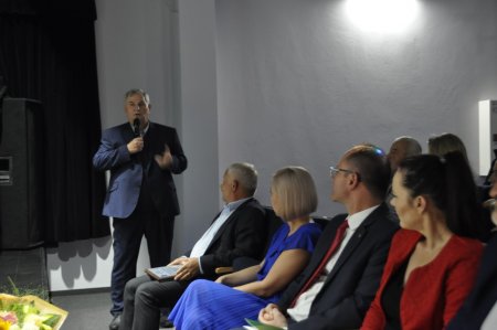 Wydawca waldemar Taurogiński mówi do uczestników o wartosci publikacji Antoniego Franeckiego