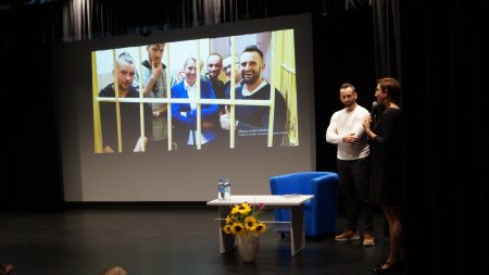 prowadząca spotkanie Marta Kordas dziekuje autorowi za wystąpienie
