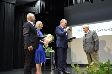 Wójt gminy Ruda-Huta wraz z Zastępcą Wójta oraz Przewodniczacym Rady Gminy przekazuje gratulacje i podziekowania autorowi za dotychczasową współpracę