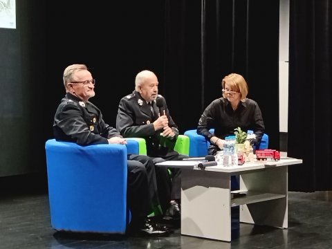 Autor i wspólprowadzący na scenie